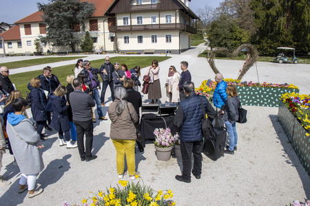 Cvetlični orkester-Novinarska konferenca v Arboretumu-5